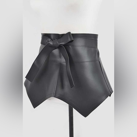 Plus Size Vegan Leather Corset Wrap Statement Belt - Picture 5 of 8